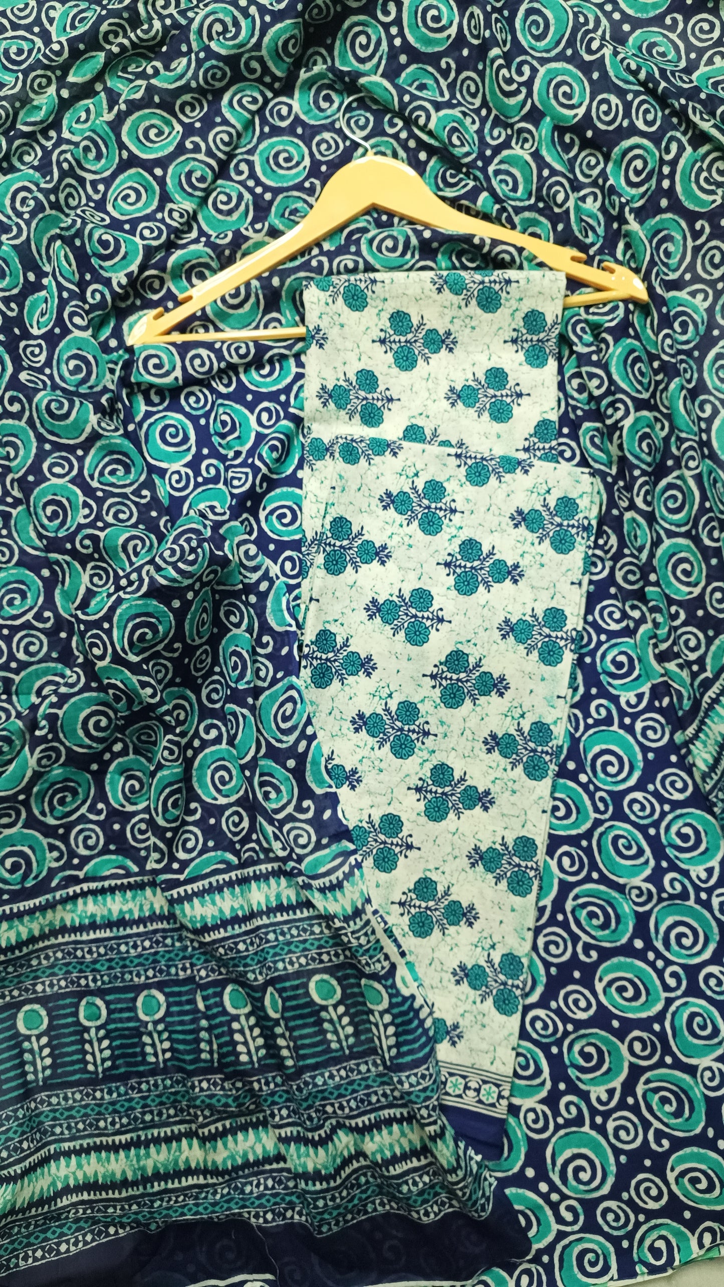 Navi/ferozy printed Suit