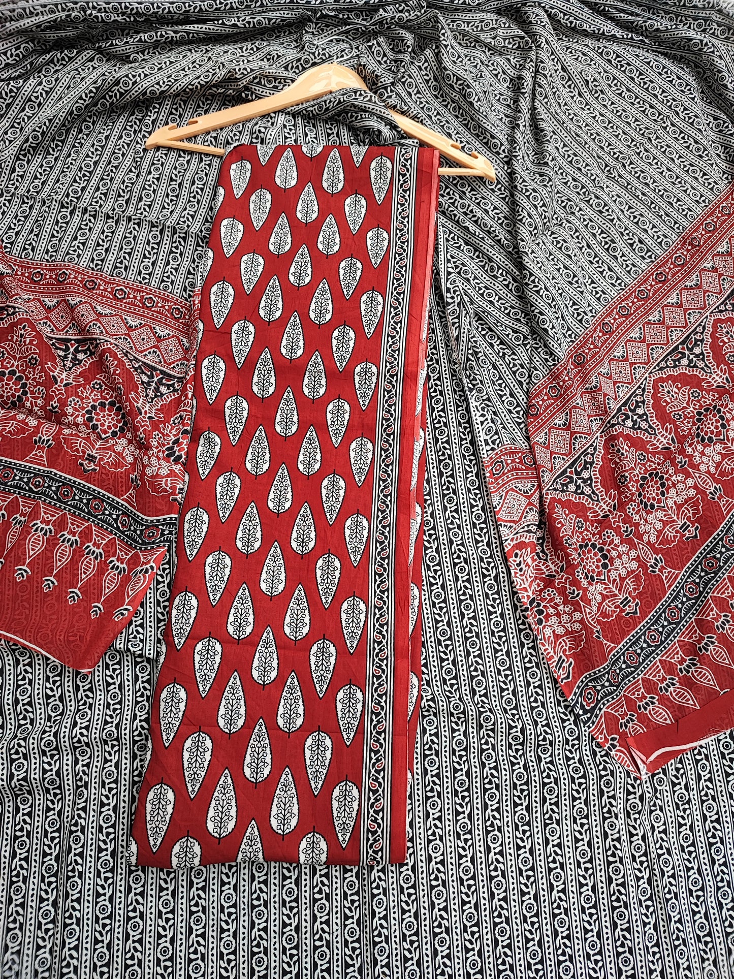 Rust Leaf Suit