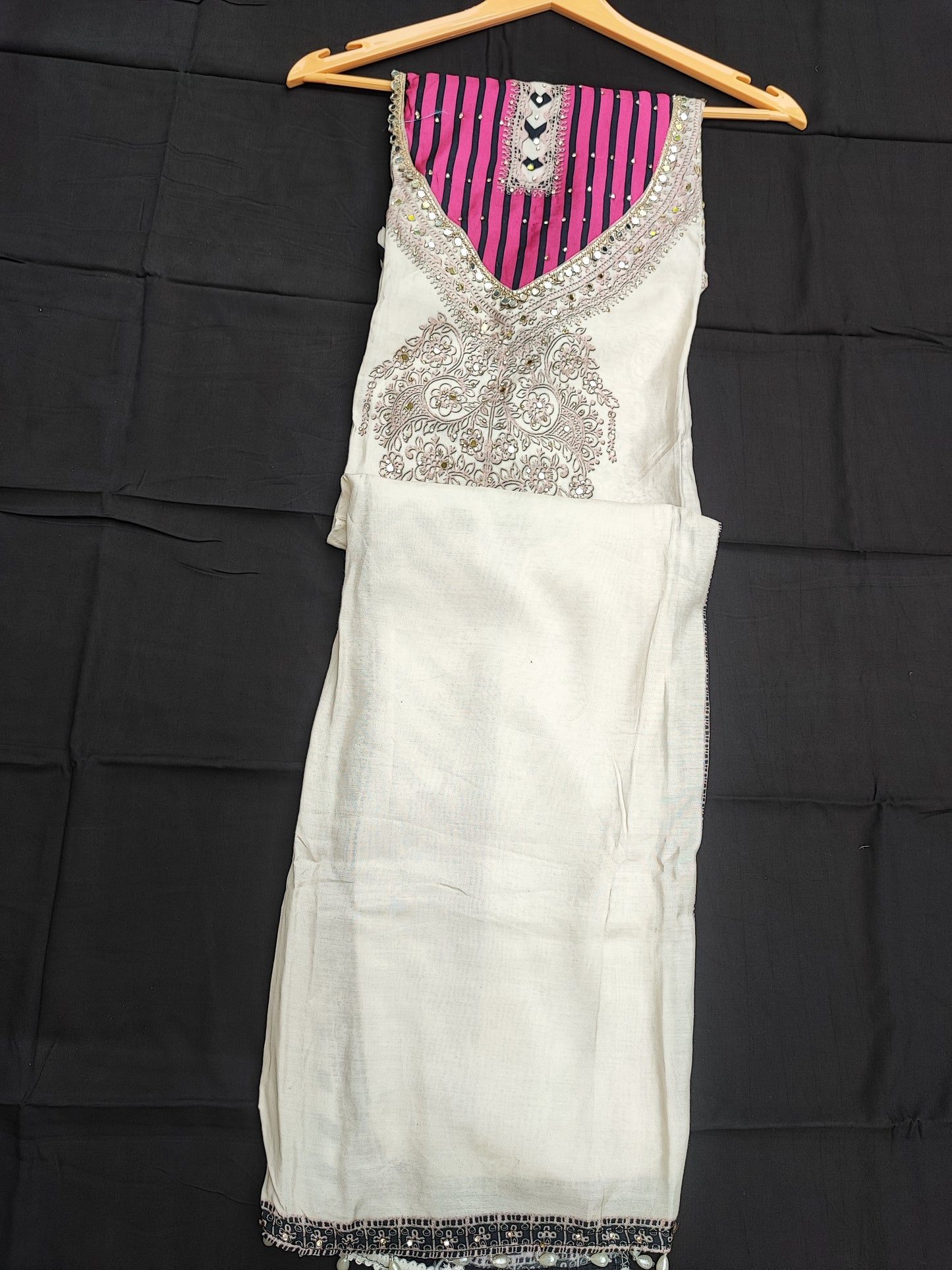 Printed Muslin Ivory Maganta