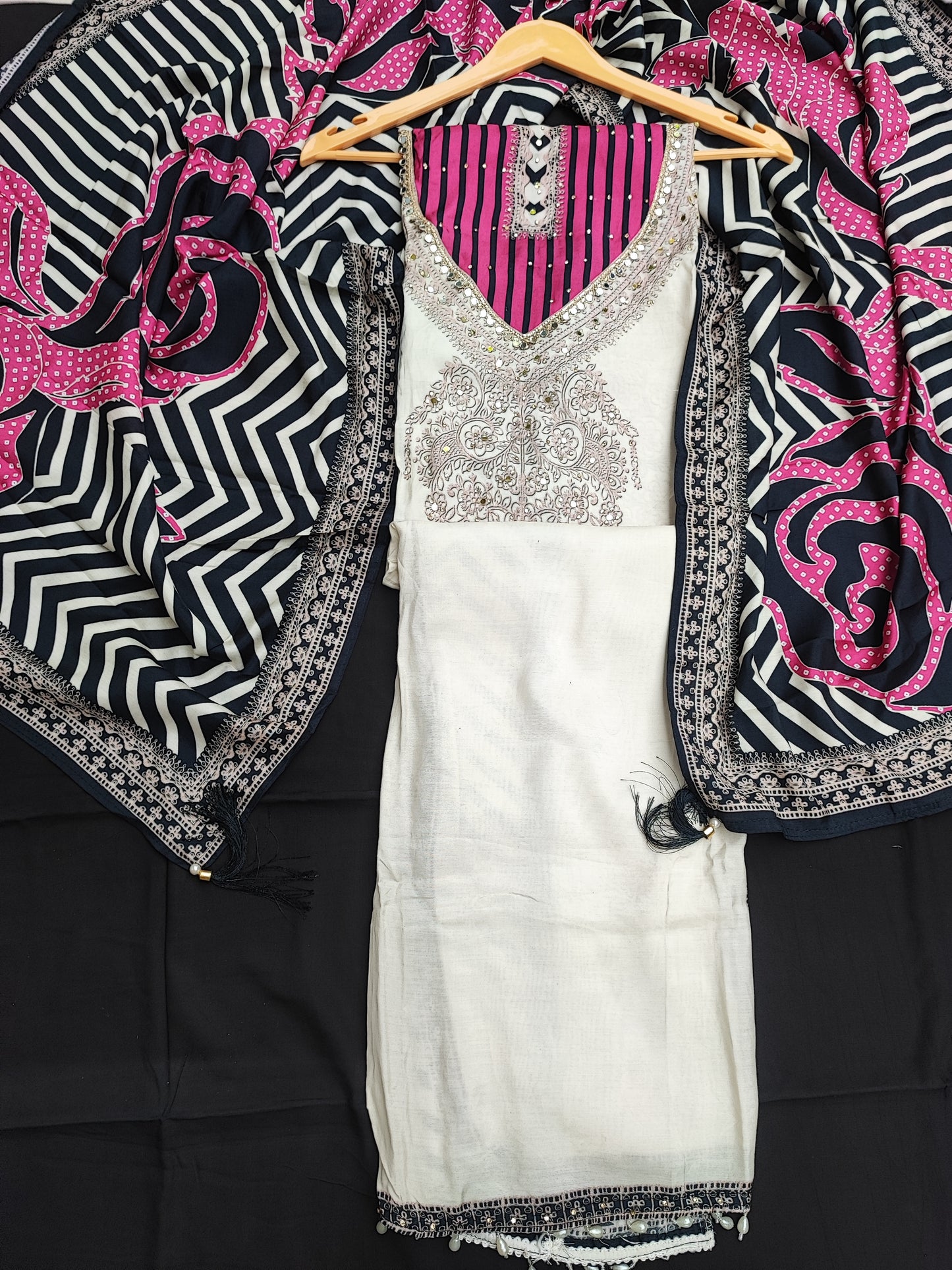 Printed Muslin Ivory Maganta