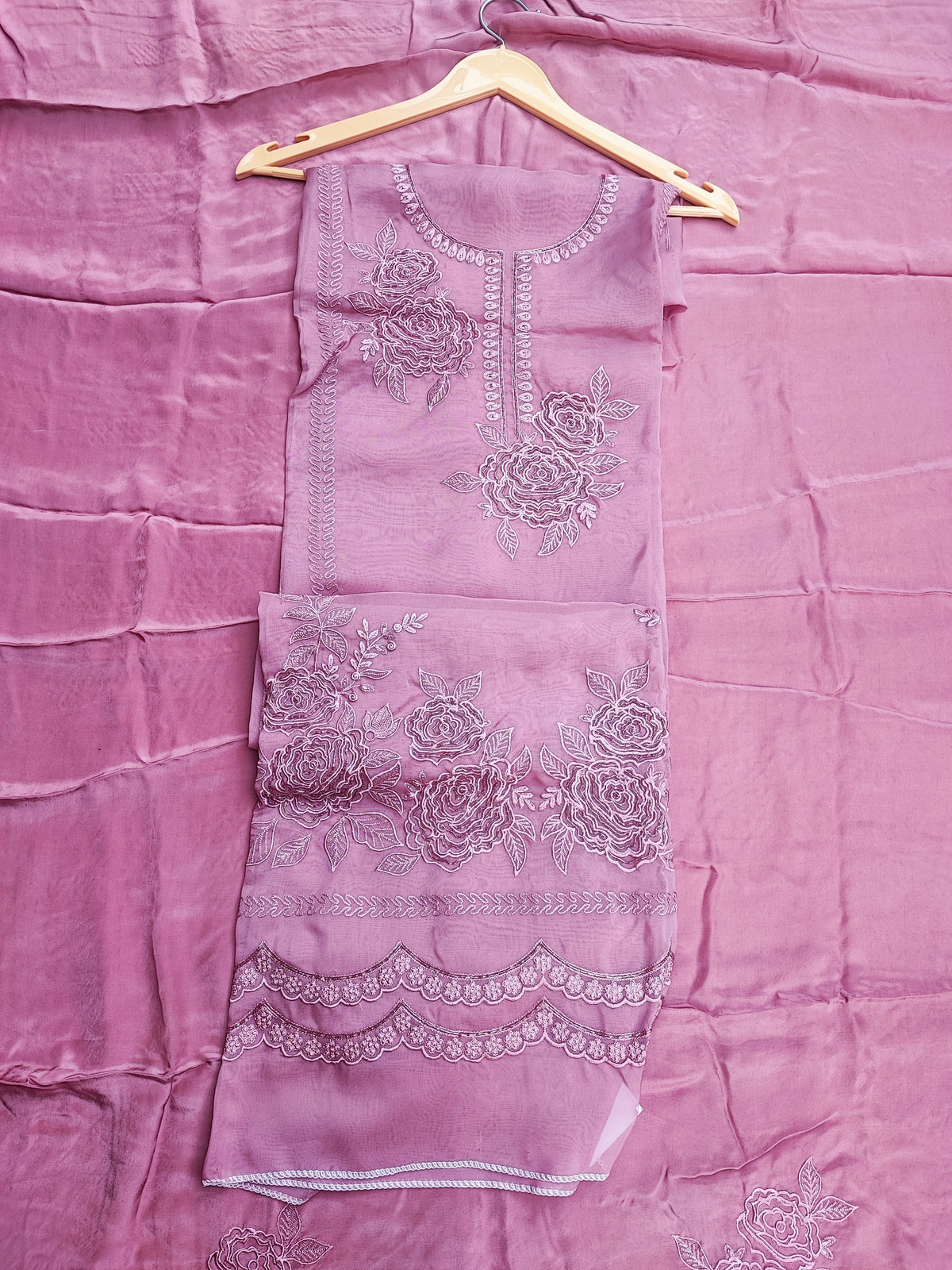 Rose pink organza dupatta with scalloped embroidered borders